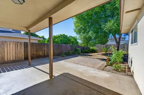Exterior - 692 W Gettysburg Ave, Clovis, CA 93612 photo 3 of 4