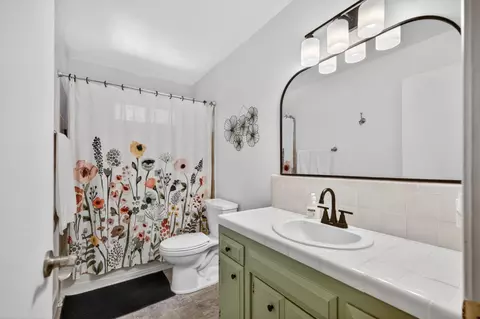 Bath - 692 W Gettysburg Ave, Clovis, CA 93612 photo 2 of 2