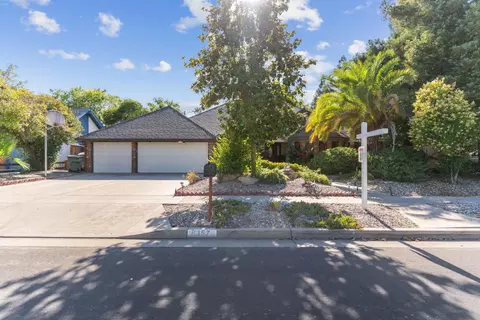 8357 N 1st St, Fresno, CA 93720