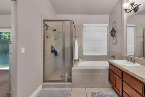 Bath - 2512 Keats Ave, Clovis, CA 93611 photo 4 of 4