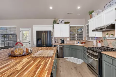 Kitchen - 2512 Keats Ave, Clovis, CA 93611 photo 4 of 5