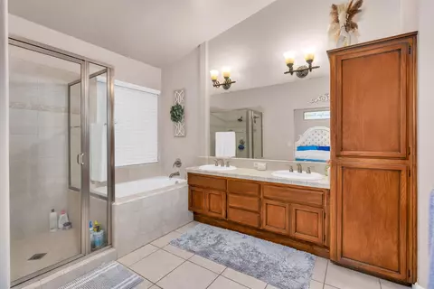 Bath - 2512 Keats Ave, Clovis, CA 93611 photo 3 of 4