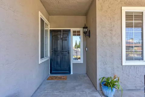 Entry Way - 2512 Keats Ave, Clovis, CA 93611 photo 1 of 3