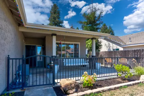 Exterior - 2512 Keats Ave, Clovis, CA 93611 photo 5 of 16