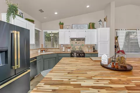 Kitchen - 2512 Keats Ave, Clovis, CA 93611 photo 2 of 5
