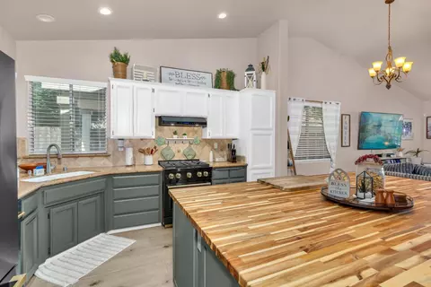 Kitchen - 2512 Keats Ave, Clovis, CA 93611 photo 3 of 5