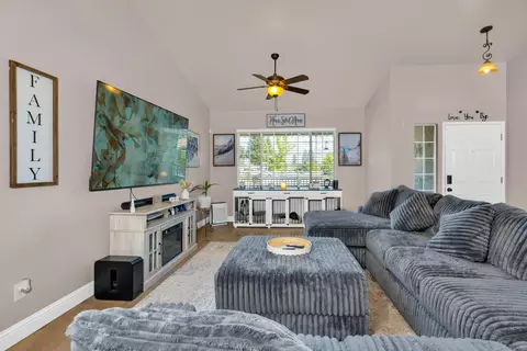 Living - 2512 Keats Ave, Clovis, CA 93611 photo 2 of 3