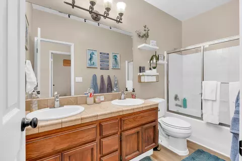 Bath - 2512 Keats Ave, Clovis, CA 93611 photo 1 of 4