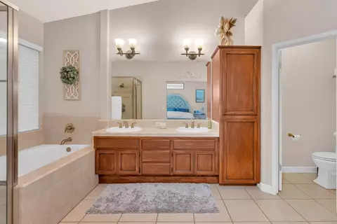Bath - 2512 Keats Ave, Clovis, CA 93611 photo 2 of 4