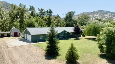 7557 Live Oak Dr, Sanger, CA 93657