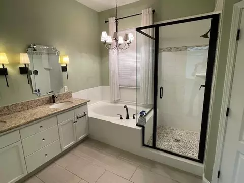 Bath - 3320 Hanson Ave, Clovis, CA 93611 photo 3 of 4