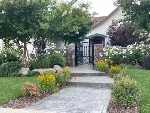 Exterior - 3320 Hanson Ave, Clovis, CA 93611 photo 4 of 21