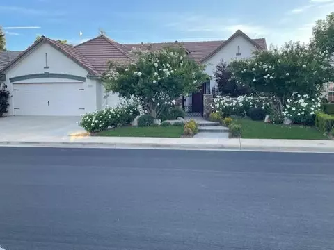 Exterior - 3320 Hanson Ave, Clovis, CA 93611 photo 2 of 21