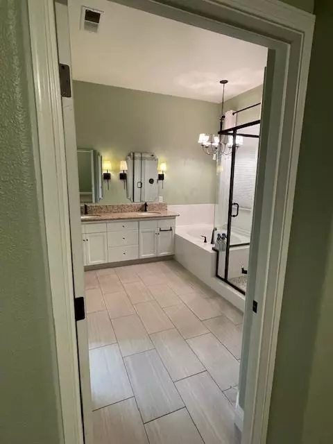 Bath - 3320 Hanson Ave, Clovis, CA 93611 photo 4 of 4