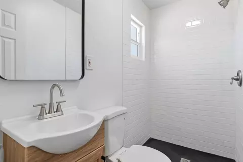 Bath - 4619 E Dwight Way, Fresno, CA 93702 photo 2 of 2