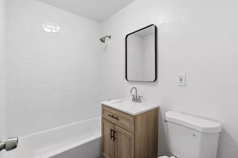 Bath - 4619 E Dwight Way, Fresno, CA 93702 photo 1 of 2