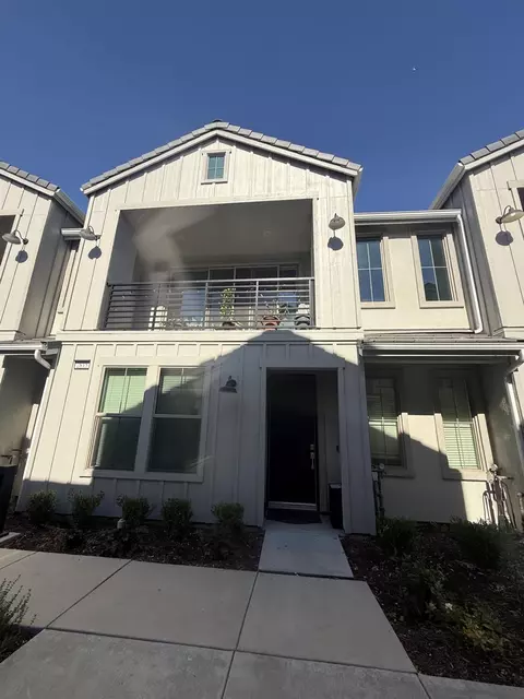2815 E Tamarind Dr, Fresno, CA 93730