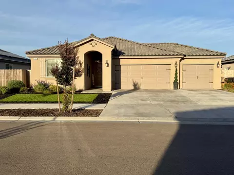 182 N Almond Ave, Kerman, CA 93630