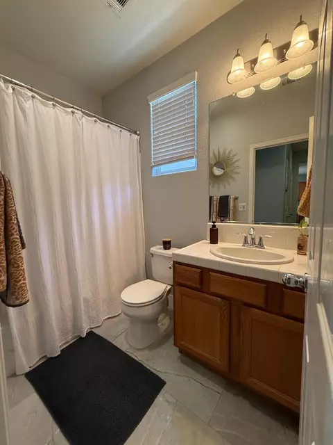 Bath - 602 E Abbott Ave, Reedley, CA 93654 photo 3 of 4
