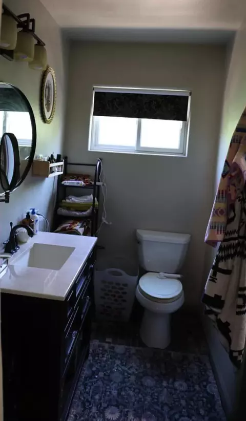 Bath - 602 E Abbott Ave, Reedley, CA 93654 photo 4 of 4