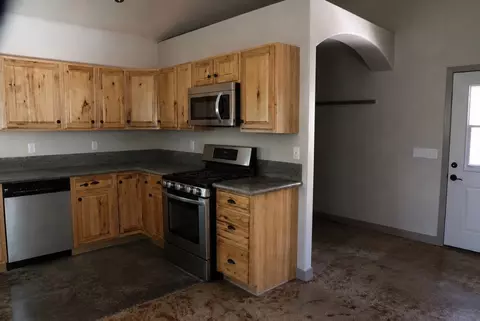 Entry Way - 602 E Abbott Ave, Reedley, CA 93654 photo 2 of 2