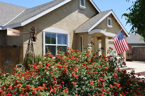 Exterior - 602 E Abbott Ave, Reedley, CA 93654 photo 3 of 10