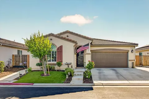 1056 Lindsay Ln, Clovis, CA 93619