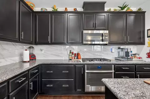 Kitchen - 1056 Lindsay Ln, Clovis, CA 93619 photo 3 of 3