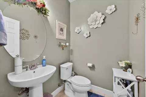 Bath - 1056 Lindsay Ln, Clovis, CA 93619 photo 3 of 3