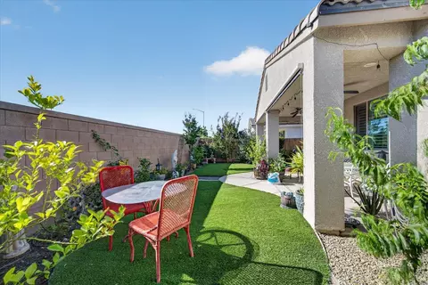 Exterior - 1056 Lindsay Ln, Clovis, CA 93619 photo 5 of 8