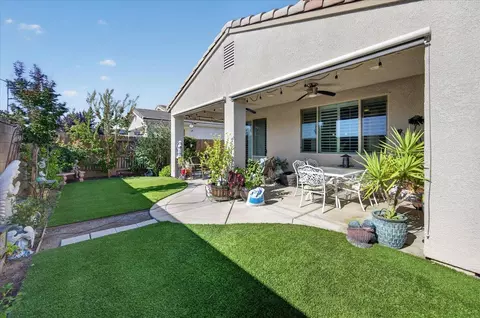 Exterior - 1056 Lindsay Ln, Clovis, CA 93619 photo 4 of 8