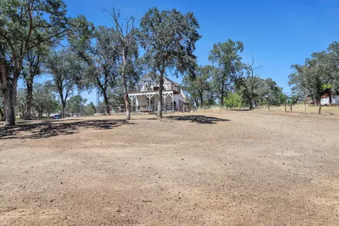 29696 Auberry Rd, Prather, CA 93651