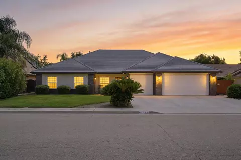 760 Hollow Way, Dinuba, CA 93618