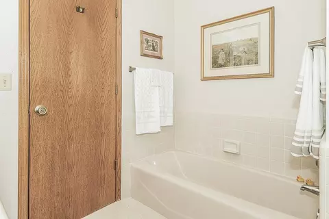 Bath - 14404 Killarney Dr, Madera, CA 93636 photo 8 of 9