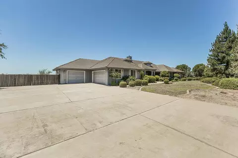 Exterior - 14404 Killarney Dr, Madera, CA 93636 photo 10 of 13