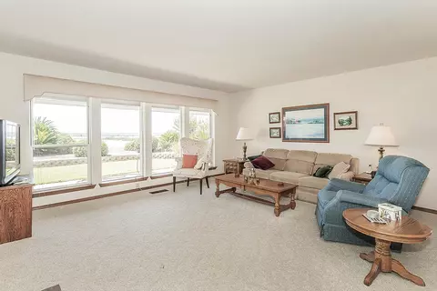Living - 14404 Killarney Dr, Madera, CA 93636 photo 1 of 4