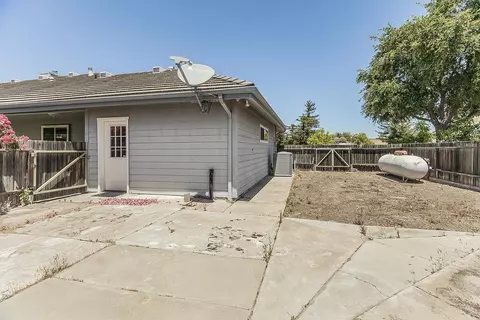 Exterior - 14404 Killarney Dr, Madera, CA 93636 photo 12 of 13