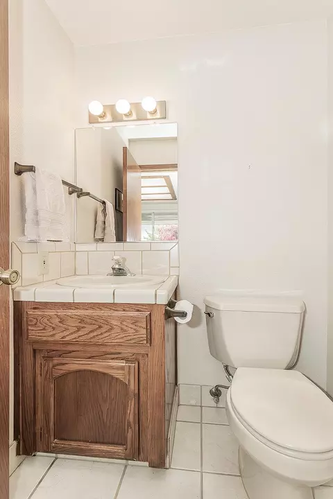 Bath - 14404 Killarney Dr, Madera, CA 93636 photo 1 of 9