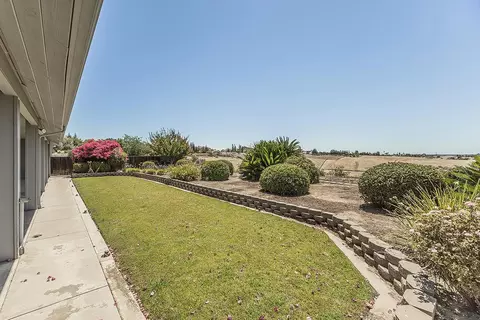 Exterior - 14404 Killarney Dr, Madera, CA 93636 photo 7 of 13
