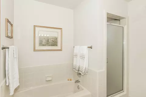Bath - 14404 Killarney Dr, Madera, CA 93636 photo 6 of 9