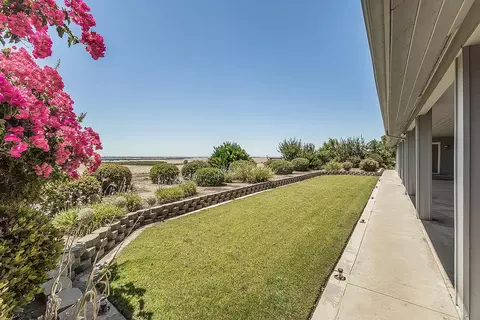 Exterior - 14404 Killarney Dr, Madera, CA 93636 photo 8 of 13