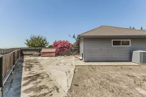 Exterior - 14404 Killarney Dr, Madera, CA 93636 photo 11 of 13