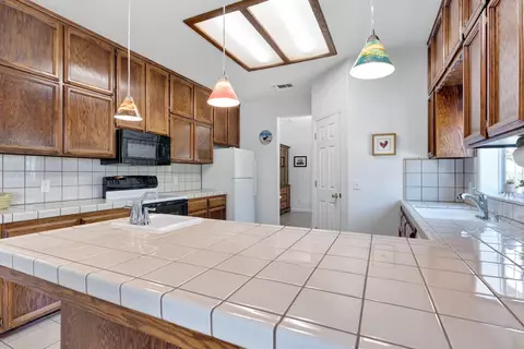 Kitchen - 22250 Stabulis Ct, Madera, CA 93638 photo 1 of 4
