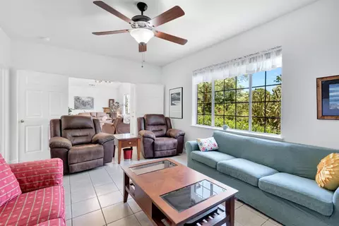 Living - 22250 Stabulis Ct, Madera, CA 93638 photo 4 of 5