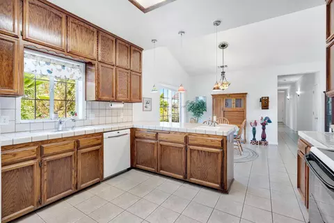 Kitchen - 22250 Stabulis Ct, Madera, CA 93638 photo 3 of 4