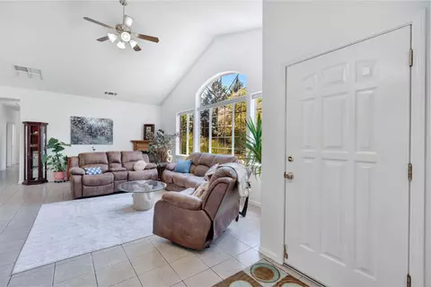 Entry Way - 22250 Stabulis Ct, Madera, CA 93638 photo 3 of 3