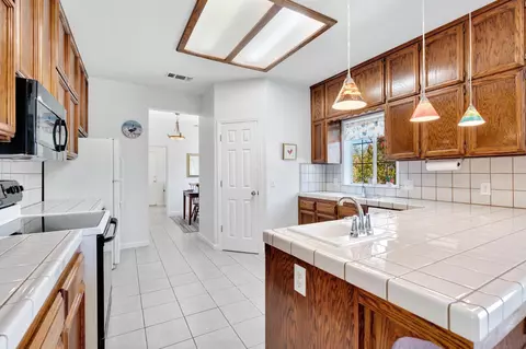 Kitchen - 22250 Stabulis Ct, Madera, CA 93638 photo 2 of 4