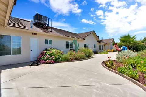 Exterior - 22250 Stabulis Ct, Madera, CA 93638 photo 8 of 10