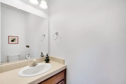 Bath - 22250 Stabulis Ct, Madera, CA 93638 photo 1 of 6