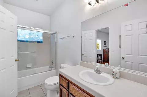 Bath - 22250 Stabulis Ct, Madera, CA 93638 photo 2 of 6